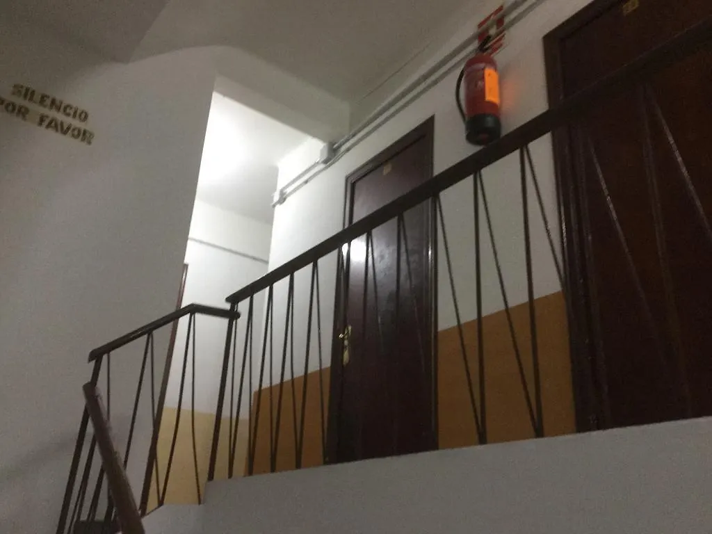 Pension Fonda Suiza Reus 3*,